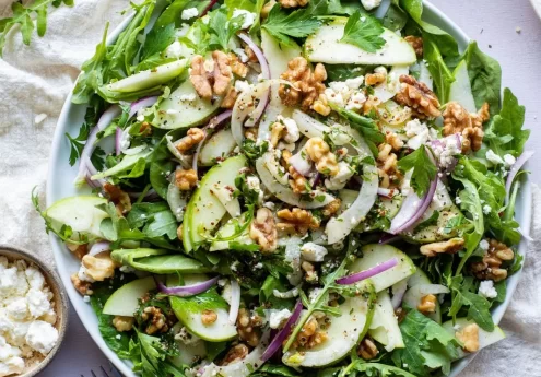 💚 Ensalada verde crujiente con manzana, feta y nueces tostadas 🍏